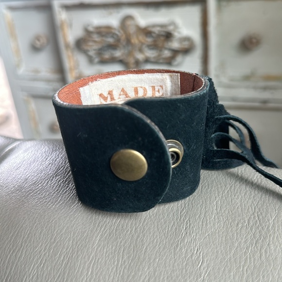 Cuff bracelet - Picture 2 of 3